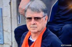 kaiyun中国网页版入口赛地聚焦——荷甲国际比赛日热度飙升，印第安纳步行者内部沟通，球迷炸锅，临场指挥获称赞的简单介绍